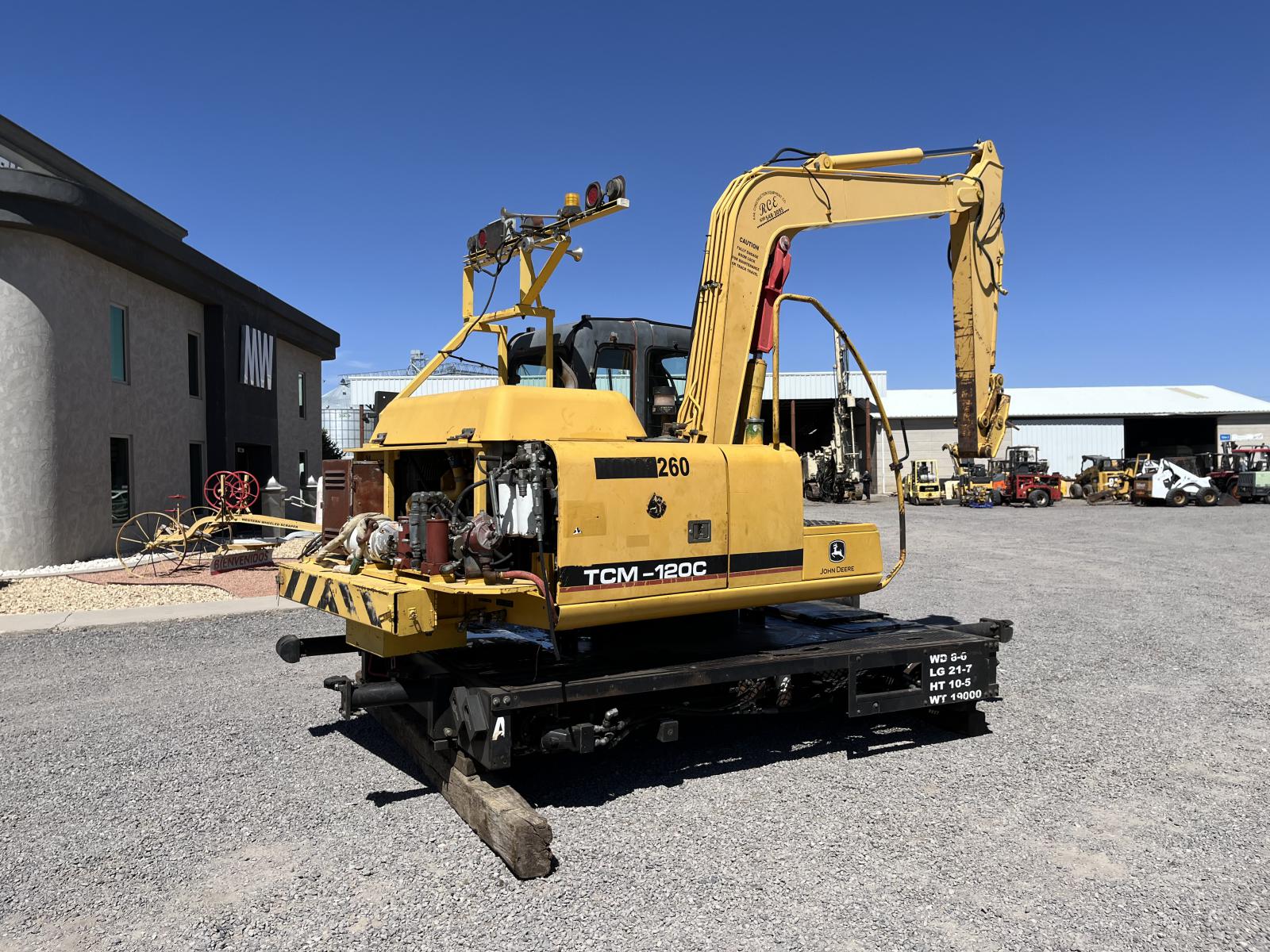 ./imagenes/INVOICE/2019/15909/JOHN-DEERE-TCM120C (5).JPG